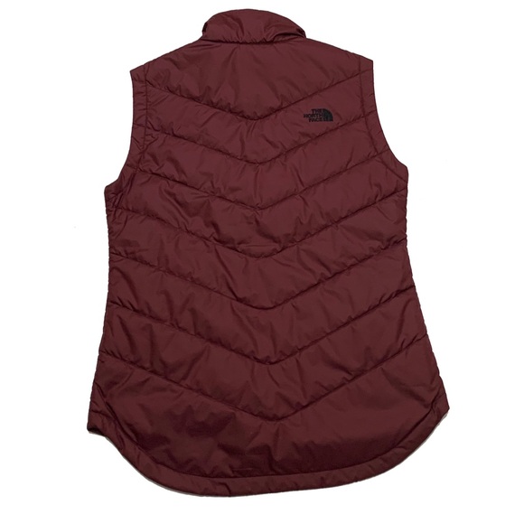 The North Face Women's Burgundy down vest - Picture 4 of 6